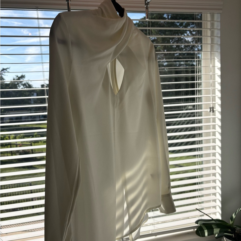 Alberto Makali Cream Blouse with Elegant Design